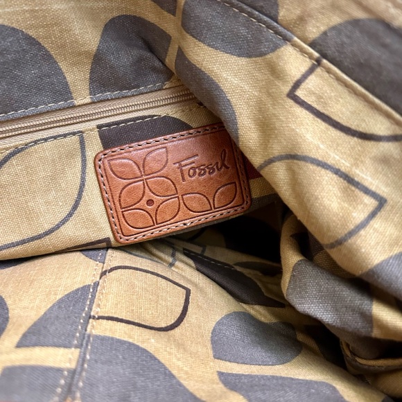 Fossil Distressed Leather Large Shoulder Bag Key Charm - Picture 7 of 14